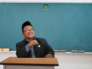 Bukan Sekadar Mengajar, Tapi Menyalakan Cahaya: Menjadi Dosen yang Disukai Mahasiswa
