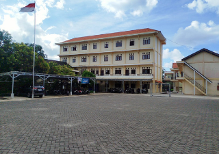 Lapangan Olahraga & Area Aktivitas